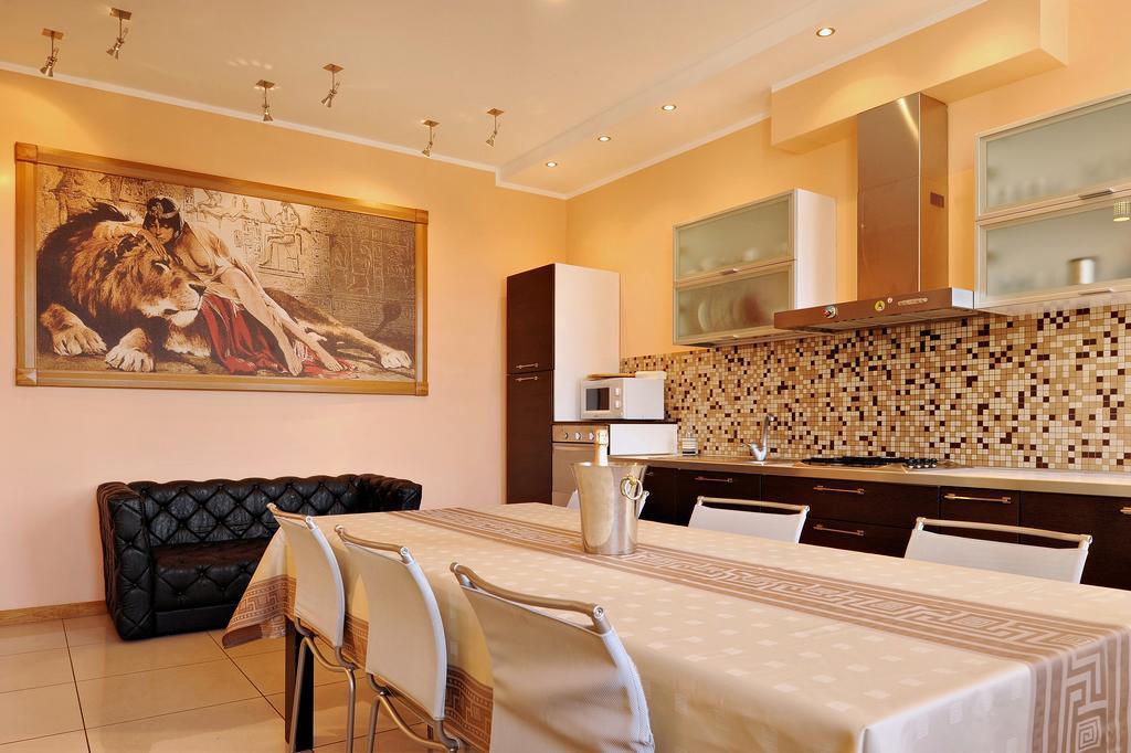 Raina Lux Apartment Рига Номер фото